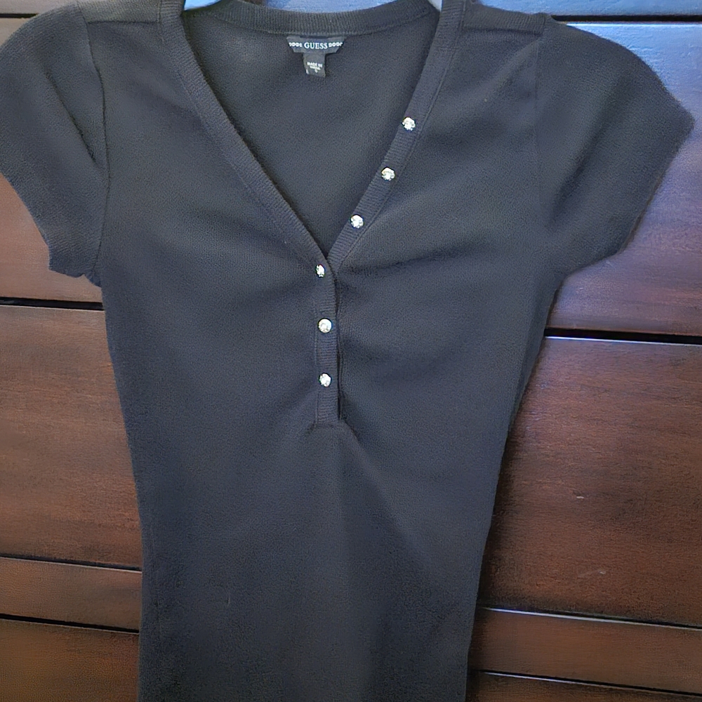 Guess Women's Short Sleeve V-Neck Top in Black